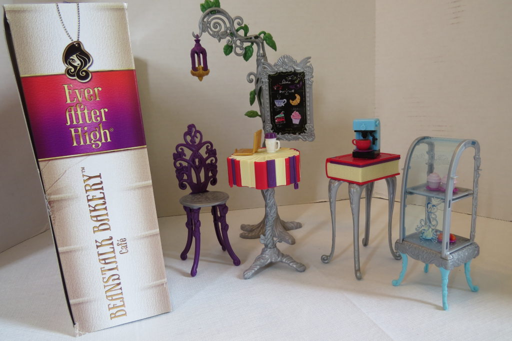 Abrindo e mostrando o playset Beanstalk Bakery de Ever After High